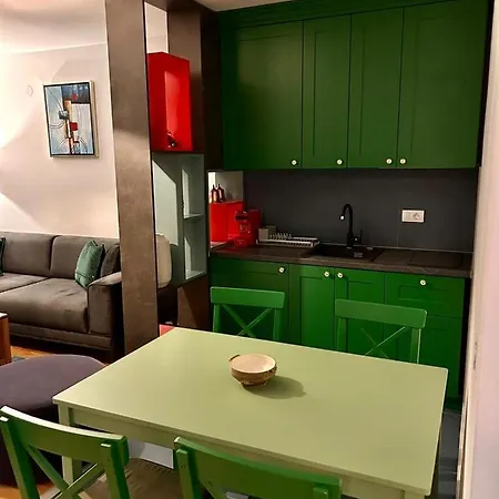 Pale Green Apartman