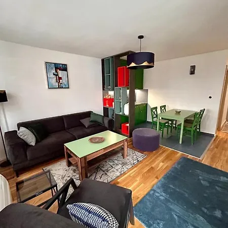 Pale Green Apartman Pale