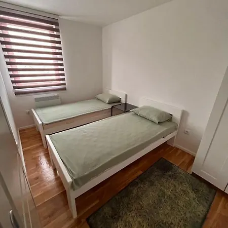 Apartman Pale Green Pale